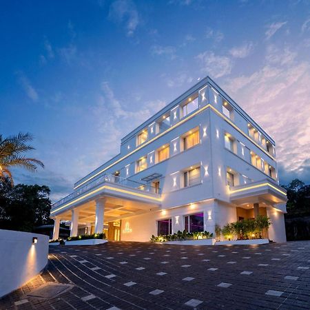 Hotel Grand Avenue Pambadi Eksteriør bilde